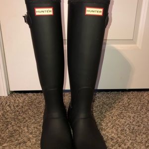 matte black hunter boots